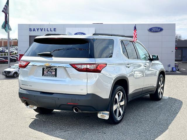 Photo of 2020 Silver Ice Metallic Chevrolet Traverse