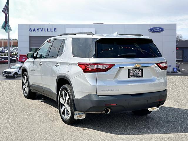 Photo of 2020 Silver Ice Metallic Chevrolet Traverse