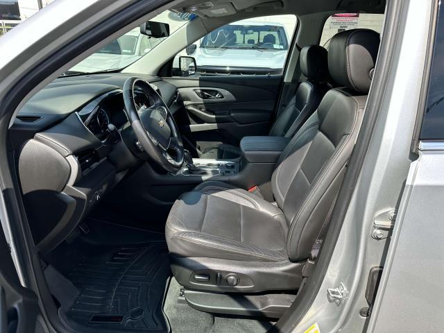Photo of 2020 Silver Ice Metallic Chevrolet Traverse