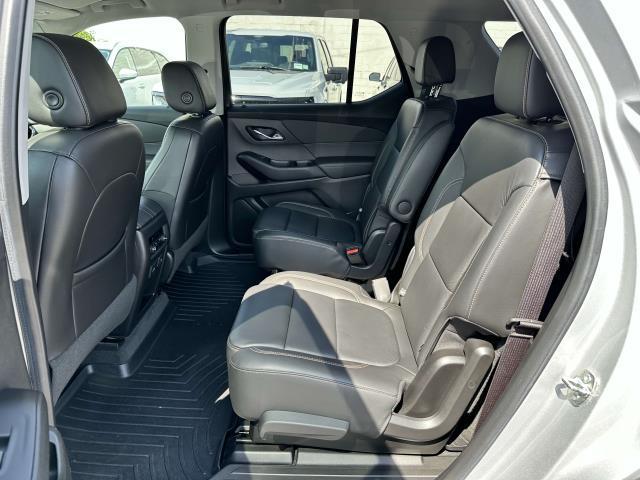 Photo of 2020 Silver Ice Metallic Chevrolet Traverse