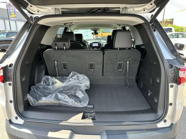 Photo of 2020 Silver Ice Metallic Chevrolet Traverse