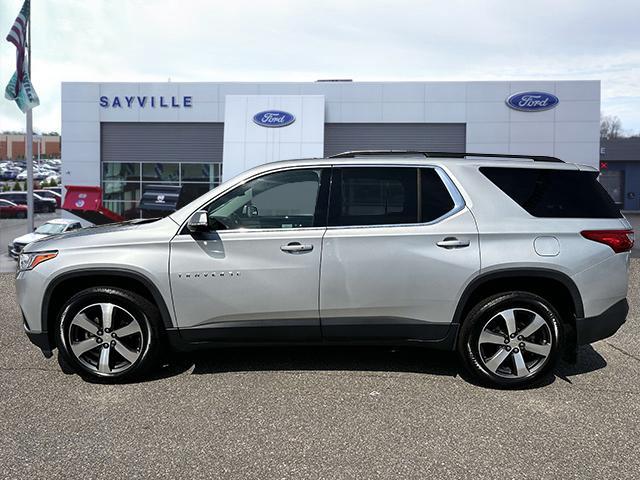 Photo of 2020 Silver Ice Metallic Chevrolet Traverse