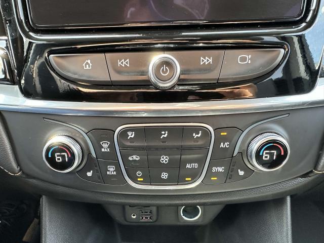 Photo of 2020 Silver Ice Metallic Chevrolet Traverse