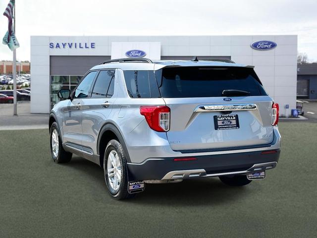 Photo of 2022 Iconic Silver Metallic Ford Explorer