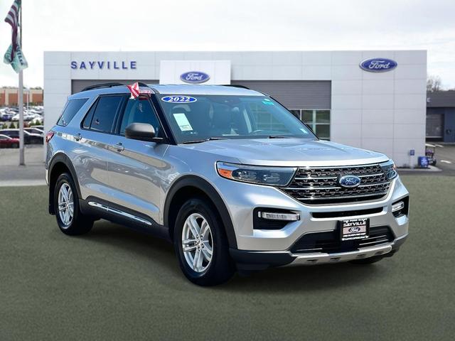 Photo of 2022 Iconic Silver Metallic Ford Explorer