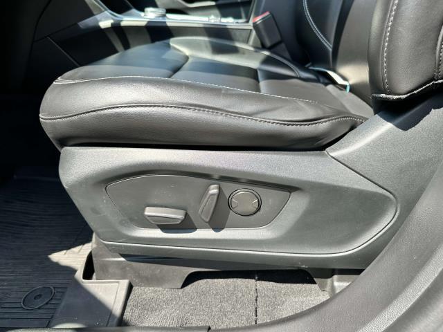 Photo of 2022 Iconic Silver Metallic Ford Explorer