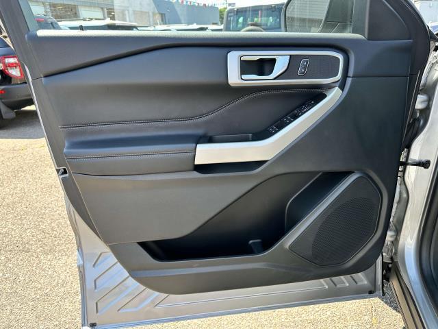 Photo of 2022 Iconic Silver Metallic Ford Explorer