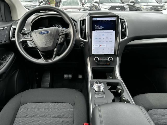 Photo of 2024 Carbonized Gray Metallic Ford Edge
