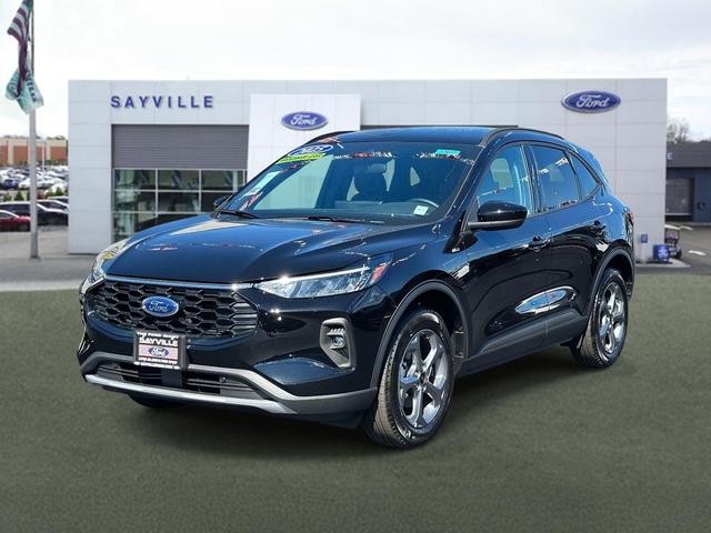 Photo of 2025 Agate Black Metallic Ford Escape