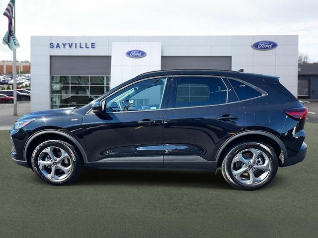 Photo of 2025 Agate Black Metallic Ford Escape
