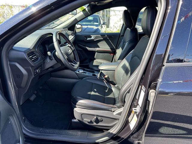 Photo of 2025 Agate Black Metallic Ford Escape