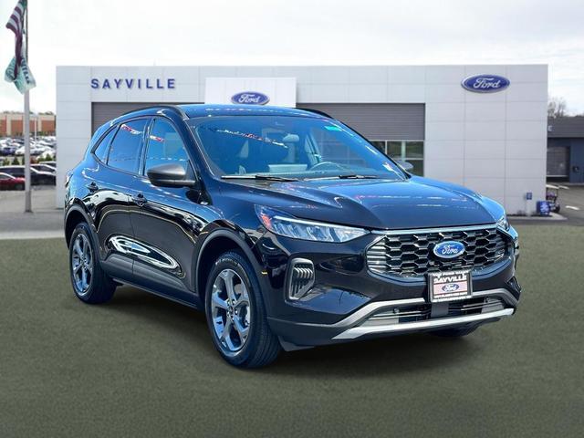 Photo of 2025 Agate Black Metallic Ford Escape