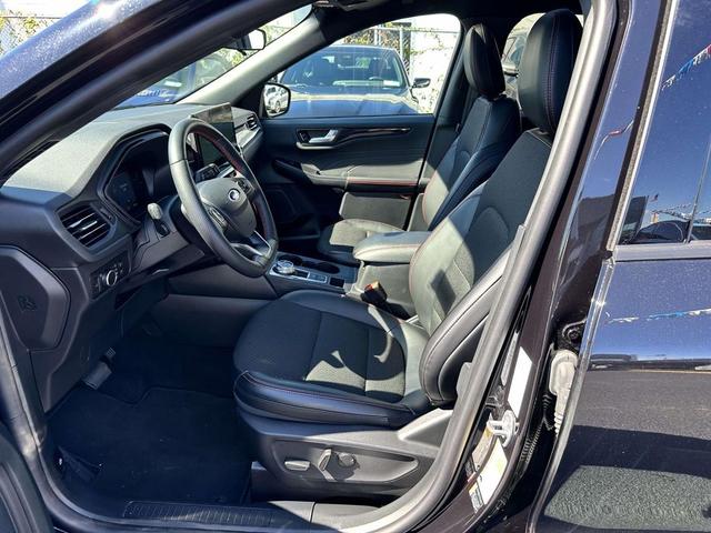Photo of 2025 Agate Black Metallic Ford Escape