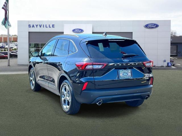 Photo of 2025 Agate Black Metallic Ford Escape