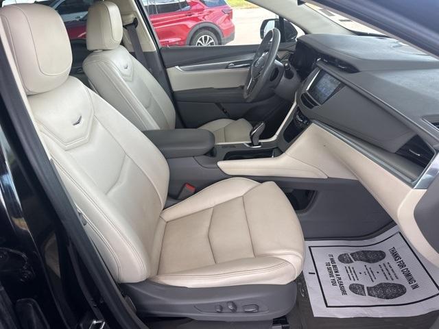 Photo of 2018 Stellar Black Metallic Cadillac XT5