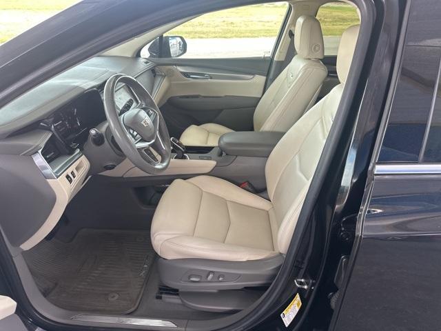 Photo of 2018 Stellar Black Metallic Cadillac XT5