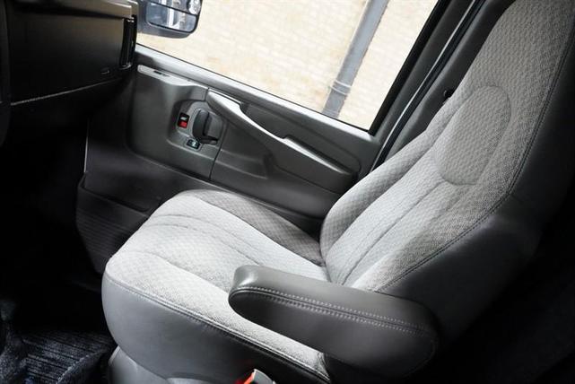 Photo of 2008 White Chevrolet Express 1500