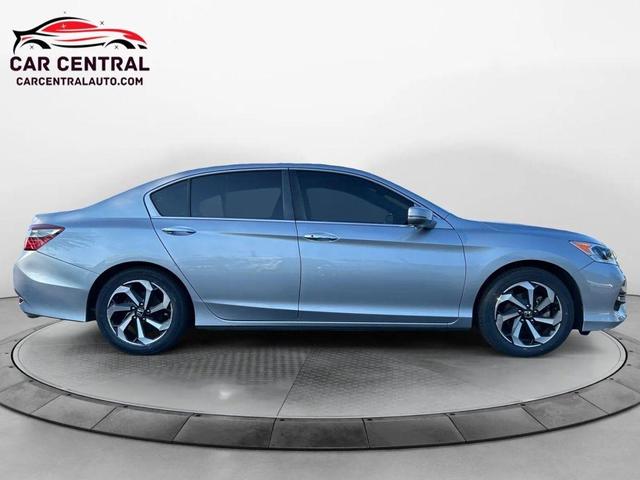 Photo of 2017 Lunar Silver Metallic Honda Accord