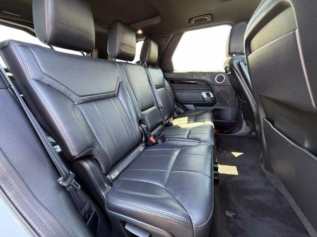 Photo of 2020 White Land Rover Discovery