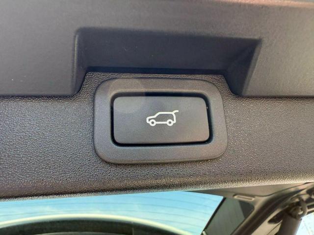 Photo of 2020 White Land Rover Discovery