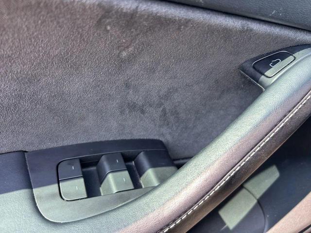 Photo of 2022 Gray Tesla Model 3