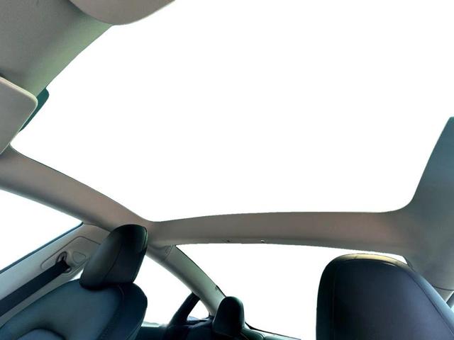 Photo of 2022 Gray Tesla Model 3