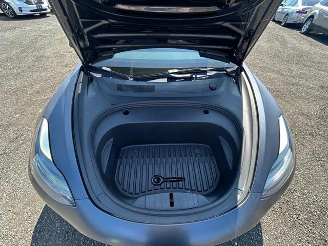 Photo of 2022 Gray Tesla Model 3