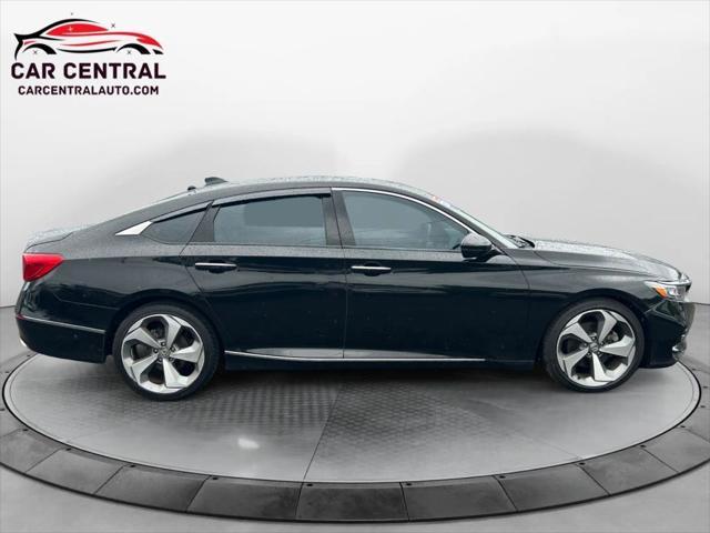 Photo of 2018 Crystal Black Pearl Honda Accord