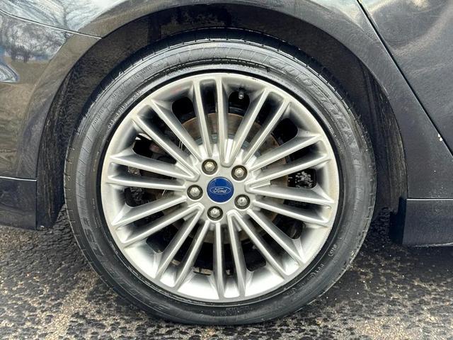 Photo of 2015 Tuxedo Black Ford Fusion