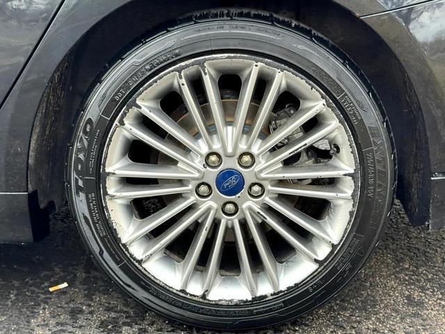 Photo of 2015 Tuxedo Black Ford Fusion