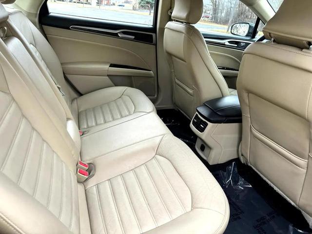 Photo of 2015 Tuxedo Black Ford Fusion