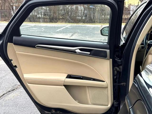 Photo of 2015 Tuxedo Black Ford Fusion