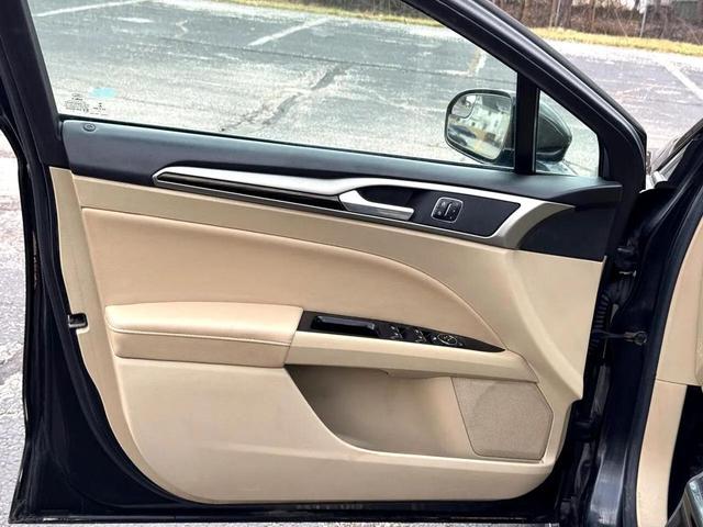 Photo of 2015 Tuxedo Black Ford Fusion