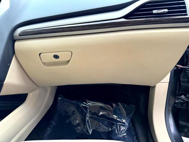 Photo of 2015 Tuxedo Black Ford Fusion