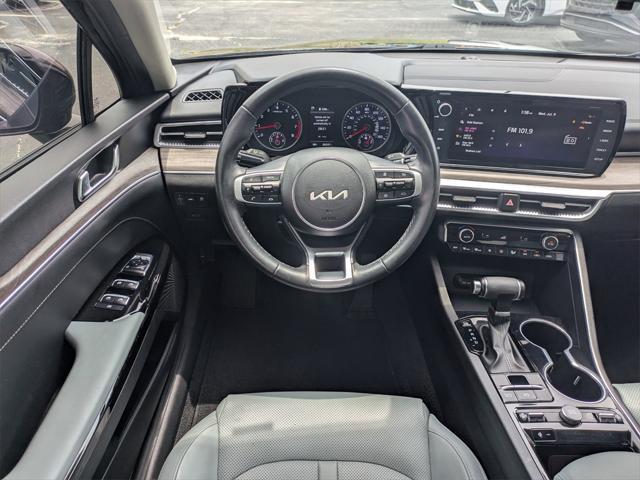 Photo of 2024 Ebony Black Kia K5