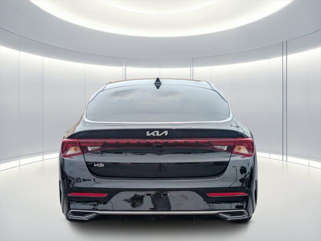 Photo of 2024 Ebony Black Kia K5