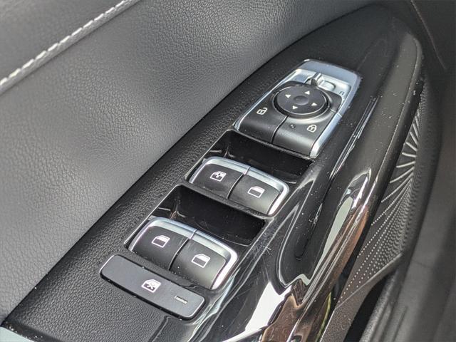 Photo of 2024 Ebony Black Kia K5