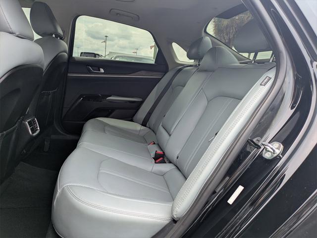 Photo of 2024 Ebony Black Kia K5