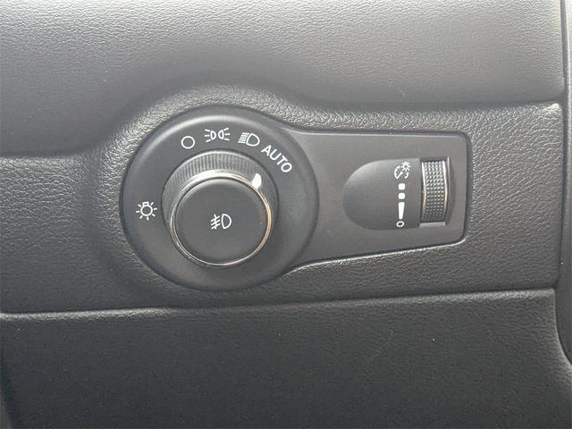 Photo of 2022 DB Black Clearcoat Dodge Durango