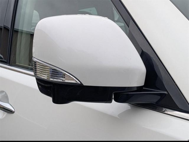 Photo of 2023 Aspen White Tricoat Nissan Armada