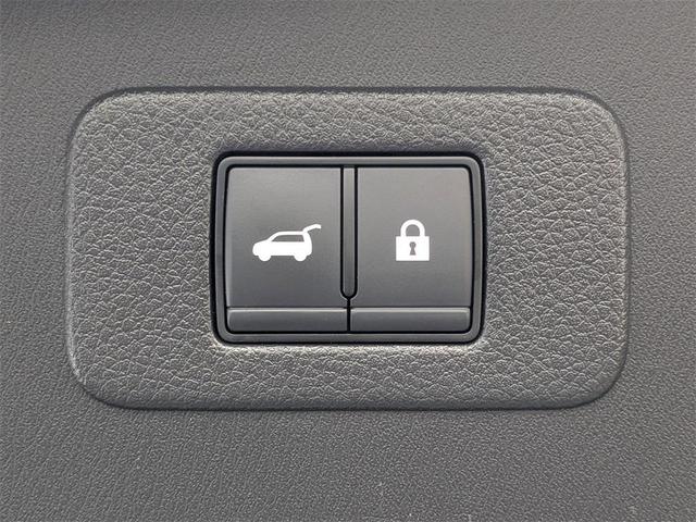 Photo of 2023 Aspen White Tricoat Nissan Armada