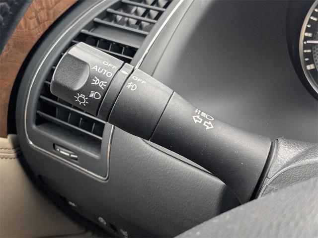 Photo of 2023 Aspen White Tricoat Nissan Armada