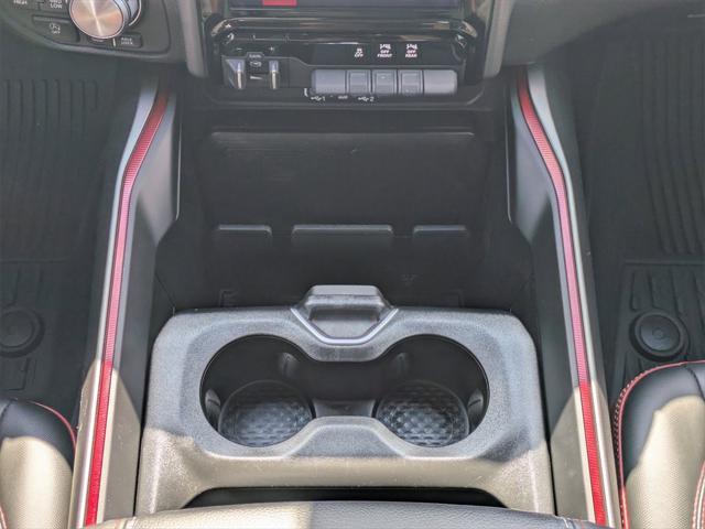 Photo of 2025 Diamond Black Crystal Pearlcoat RAM 1500
