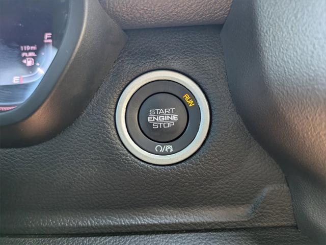 Photo of 2025 Diamond Black Crystal Pearlcoat RAM 1500
