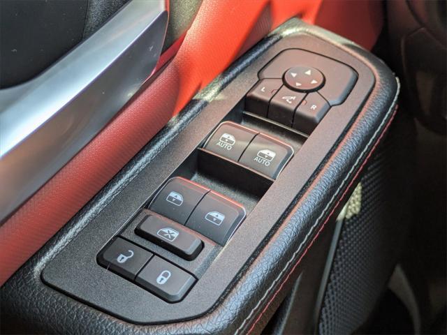 Photo of 2025 Diamond Black Crystal Pearlcoat RAM 1500