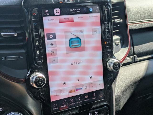 Photo of 2025 Diamond Black Crystal Pearlcoat RAM 1500