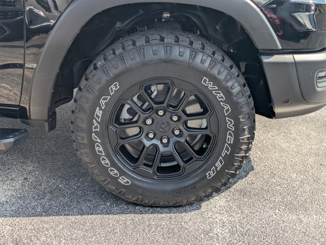 Photo of 2025 Diamond Black Crystal Pearlcoat RAM 1500
