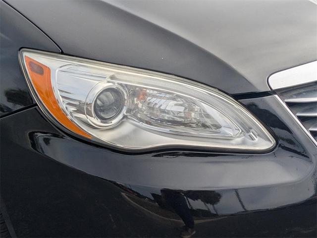 Photo of 2012 Black Clearcoat Chrysler 200
