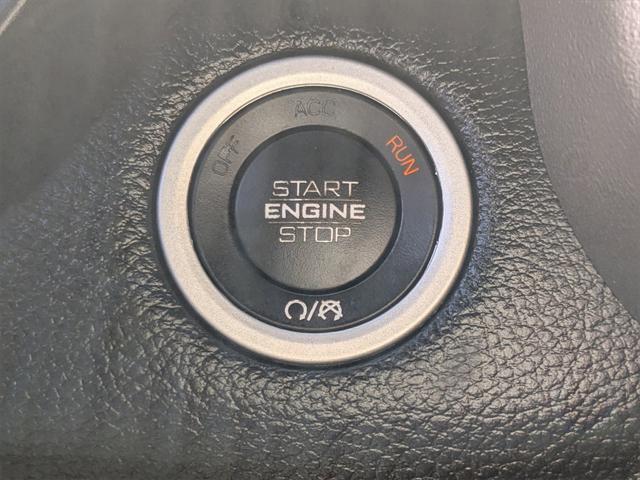Photo of 2019 Diamond Black Crystal Pearlcoat RAM 1500