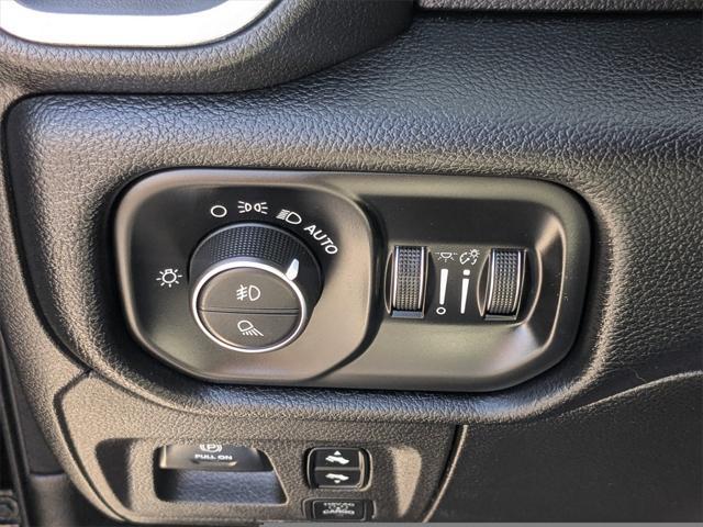 Photo of 2019 Diamond Black Crystal Pearlcoat RAM 1500